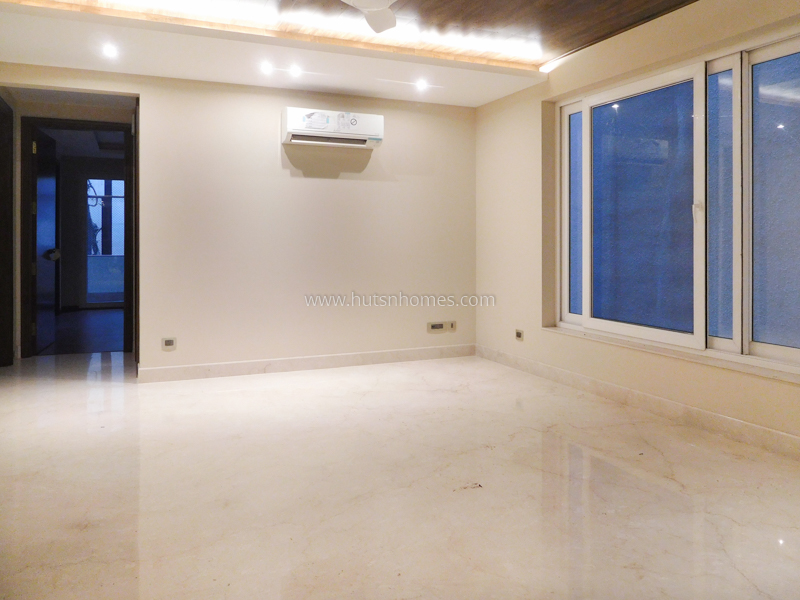 4 BHK Flat For Rent in South Extension 2