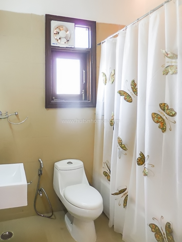 4 BHK Flat For Rent in Anand Niketan