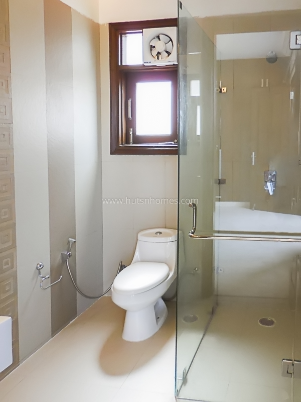 4 BHK Flat For Rent in Anand Niketan