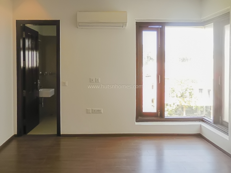 4 BHK Flat For Rent in Anand Niketan