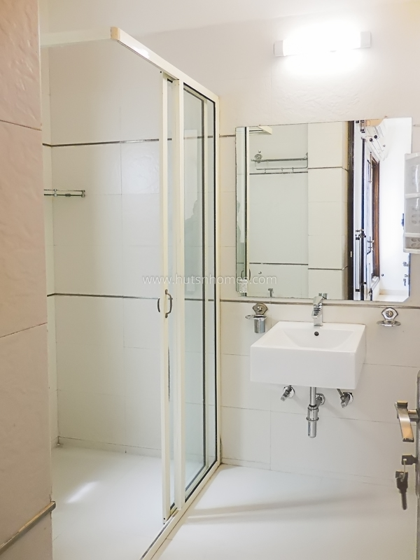 4 BHK Flat For Rent in Anand Niketan