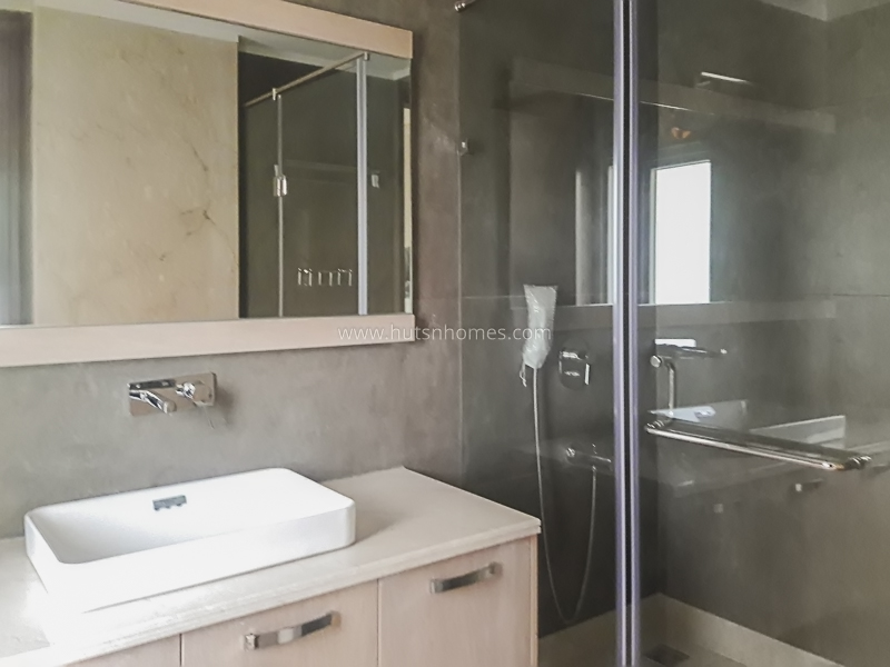 4 BHK Flat For Rent in South Extension 2