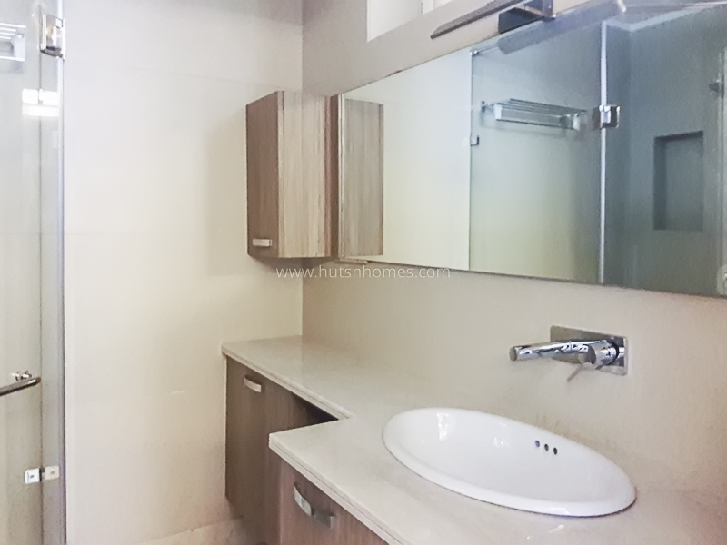 4 BHK Flat For Rent in South Extension 2