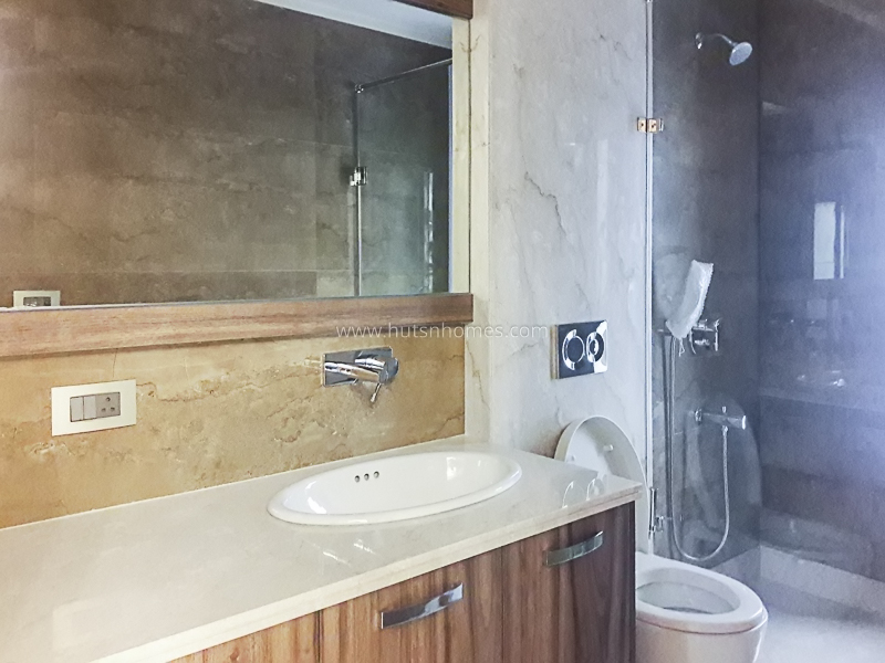 4 BHK Flat For Rent in South Extension 2