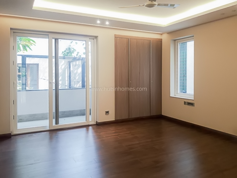 4 BHK Flat For Rent in South Extension 2