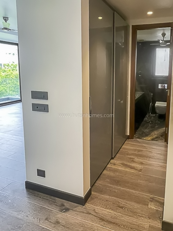 4 BHK Flat For Rent in Panchsheel Enclave