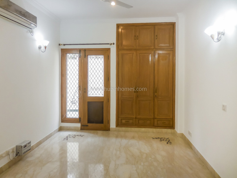 4 BHK Flat For Rent in Vasant Vihar