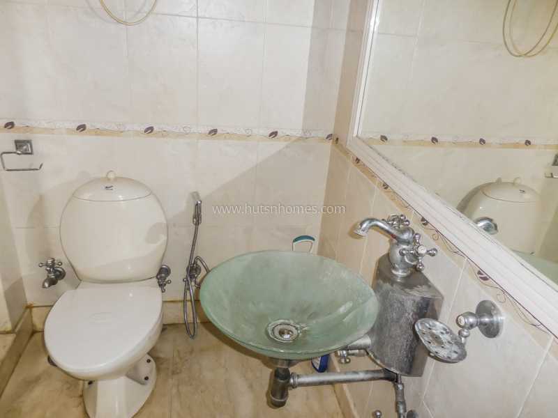 4 BHK Flat For Rent in Vasant Vihar