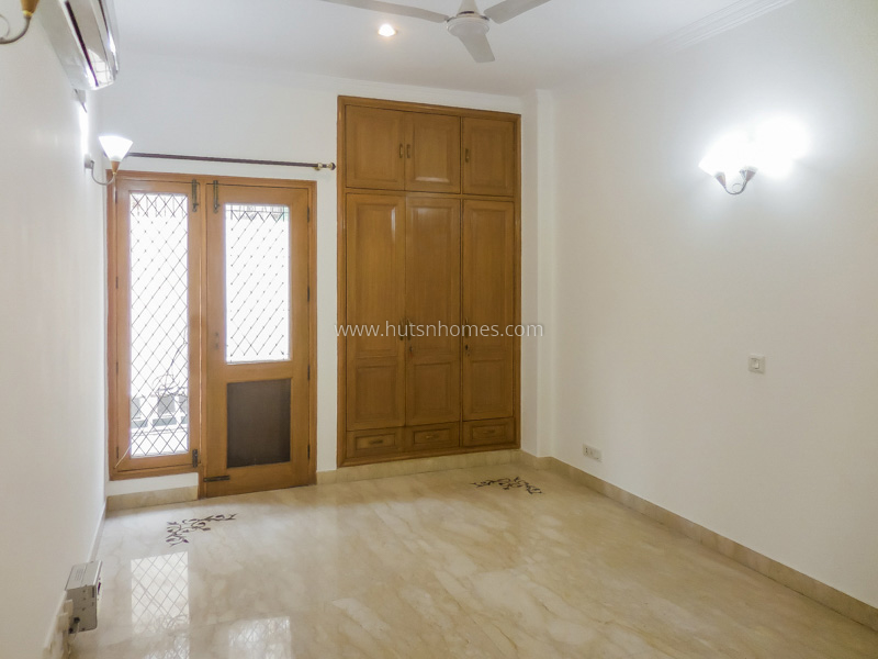 4 BHK Flat For Rent in Vasant Vihar