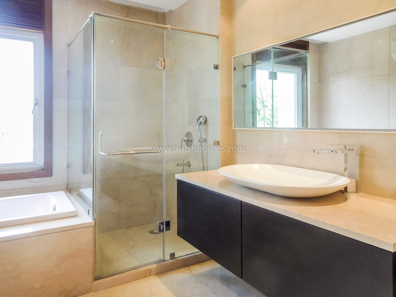 4 BHK Flat For Rent in Vasant Vihar