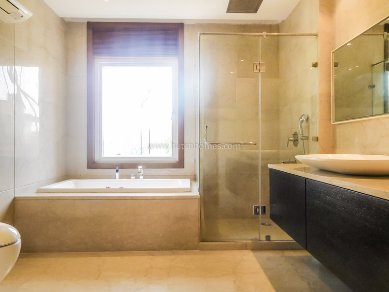 4 BHK Flat For Rent in Vasant Vihar