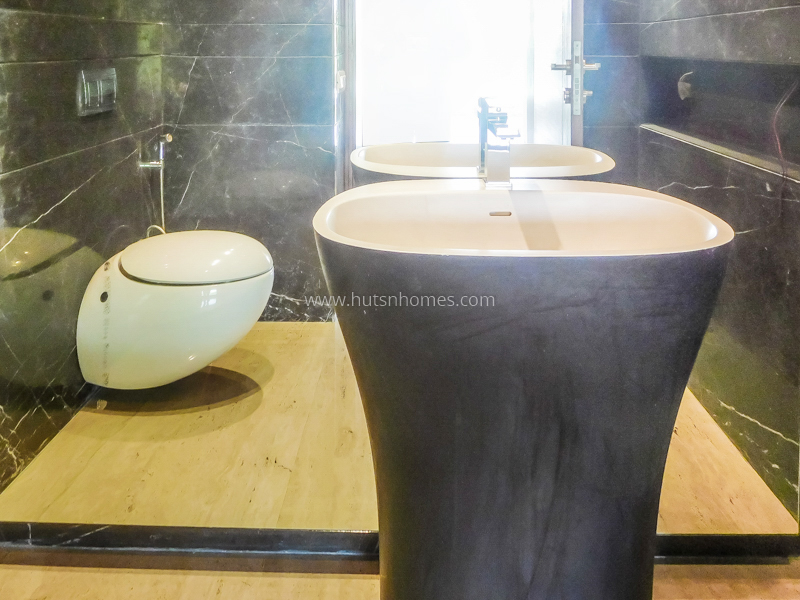 4 BHK Flat For Rent in Vasant Vihar