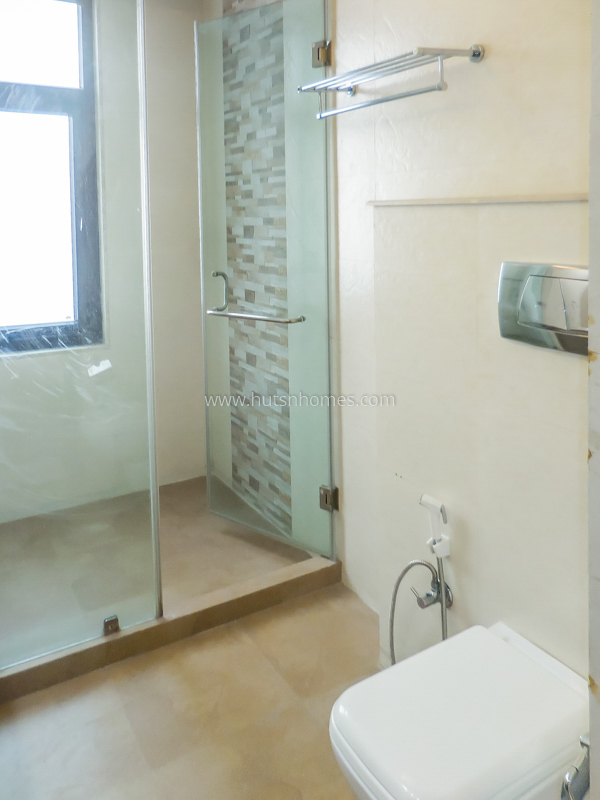 3 BHK Flat For Rent in Defence Colony
