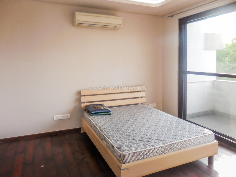 3 BHK Flat For Rent in Defence Colony