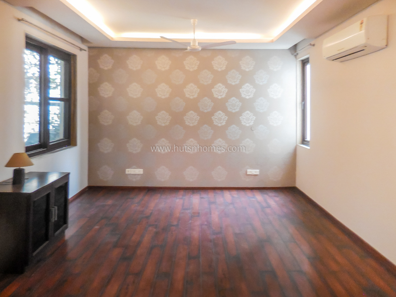 3 BHK Flat For Rent in Defence Colony