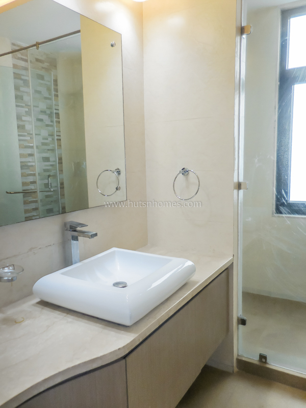 3 BHK Flat For Rent in Defence Colony