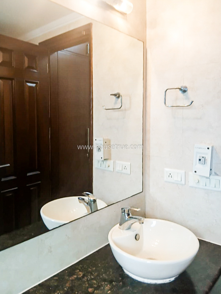 3 BHK Builder Floor For Rent in Defence Colony