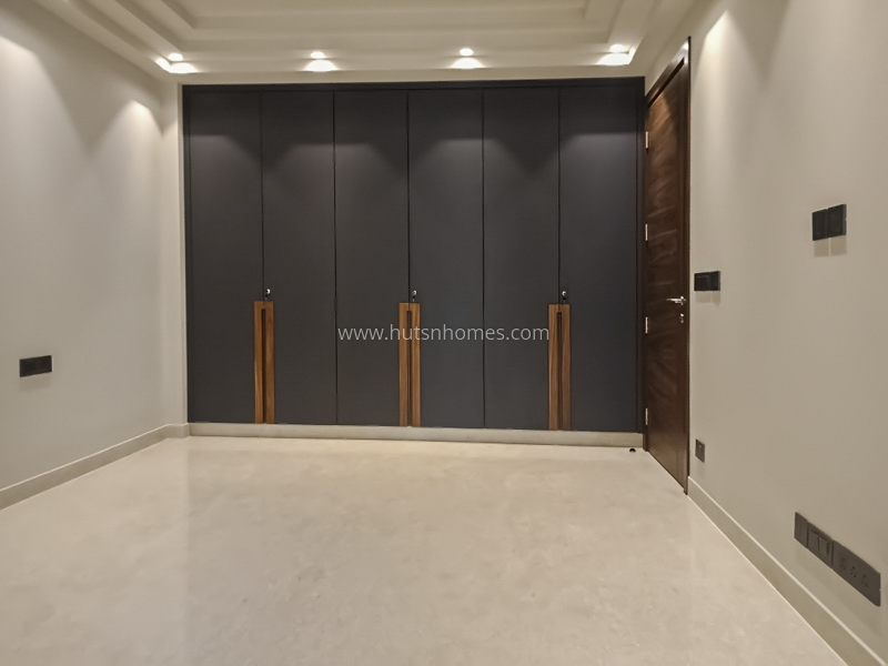 12 BHK Entire-Building For Rent in Anand Niketan