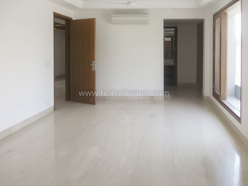 4 BHK Flat For Rent in Maharani Bagh