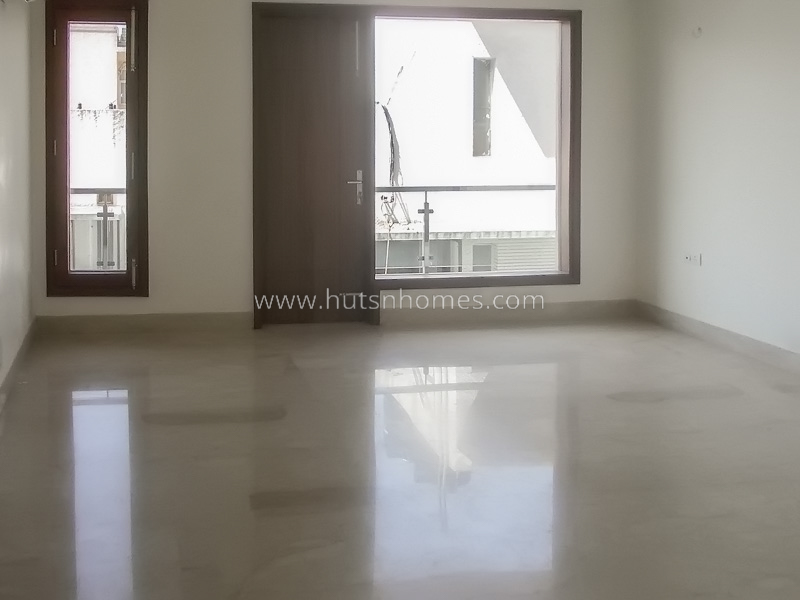4 BHK Flat For Rent in Maharani Bagh