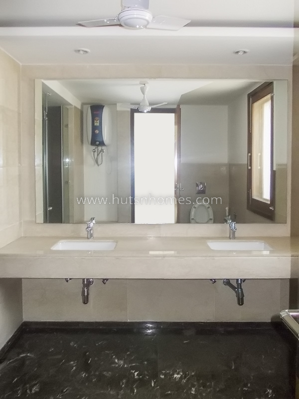 4 BHK Flat For Rent in Maharani Bagh