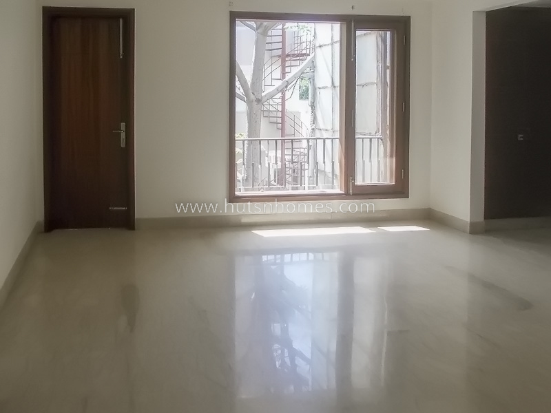 4 BHK Flat For Rent in Maharani Bagh