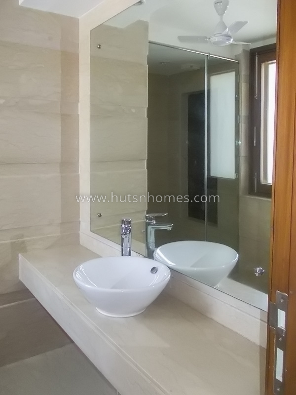 4 BHK Flat For Rent in Maharani Bagh