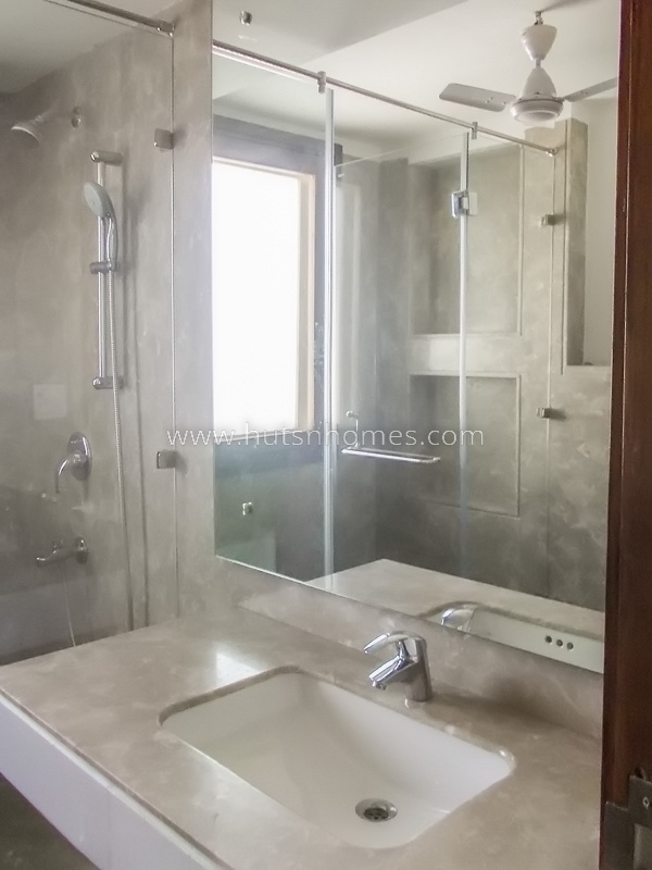 4 BHK Flat For Rent in Maharani Bagh