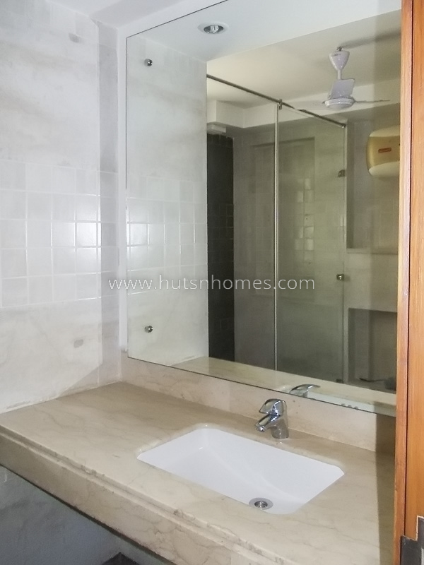 4 BHK Flat For Rent in Maharani Bagh