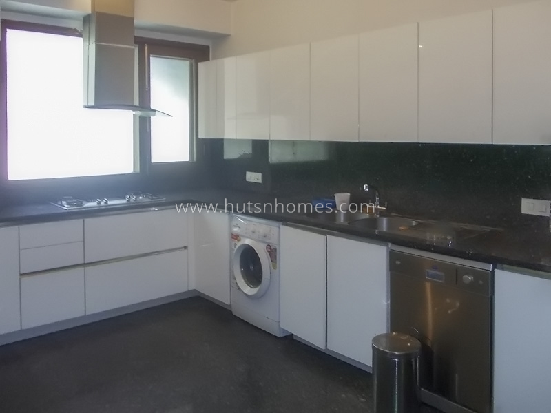 4 BHK Flat For Rent in Maharani Bagh