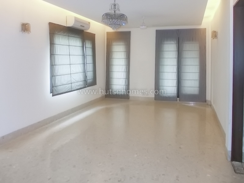 4 BHK Duplex For Rent in Defence Colony