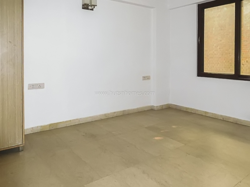 4 BHK Flat For Rent in Kalindi Colony