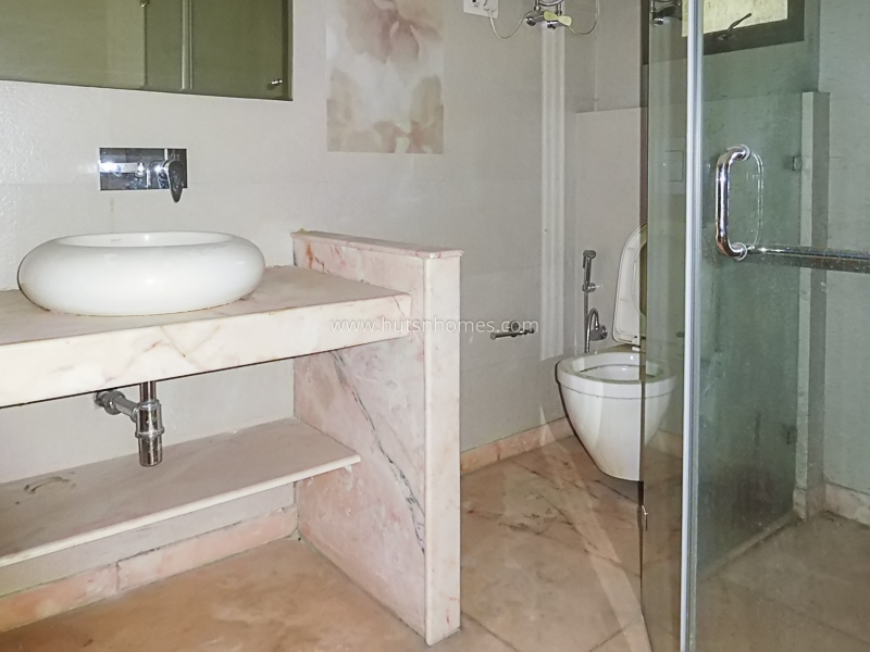 4 BHK Flat For Rent in Kalindi Colony
