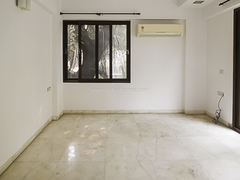 4 BHK Flat For Rent in Kalindi Colony
