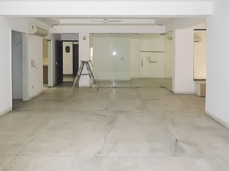 4 BHK Flat For Rent in Kalindi Colony