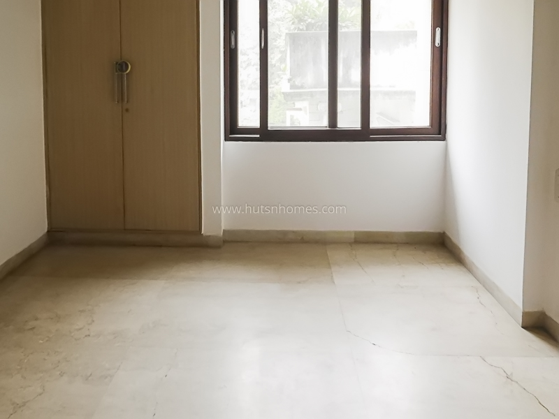 4 BHK Flat For Rent in Kalindi Colony