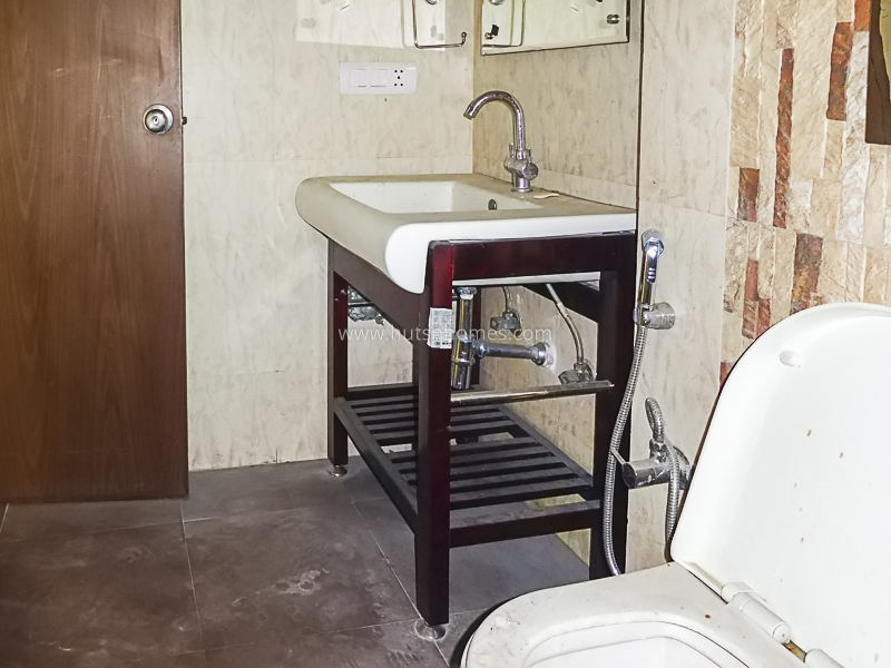 4 BHK Flat For Rent in Kalindi Colony