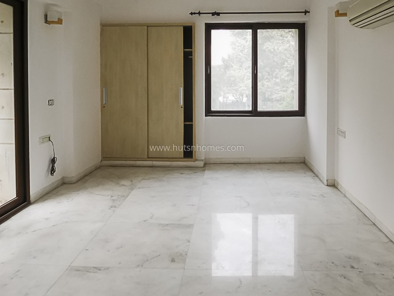 4 BHK Flat For Rent in Kalindi Colony