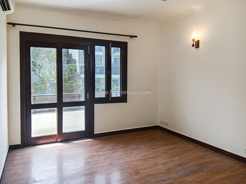 3 BHK Flat For Rent in Defence Colony