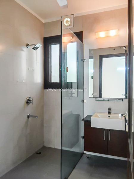 3 BHK Flat For Rent in Defence Colony