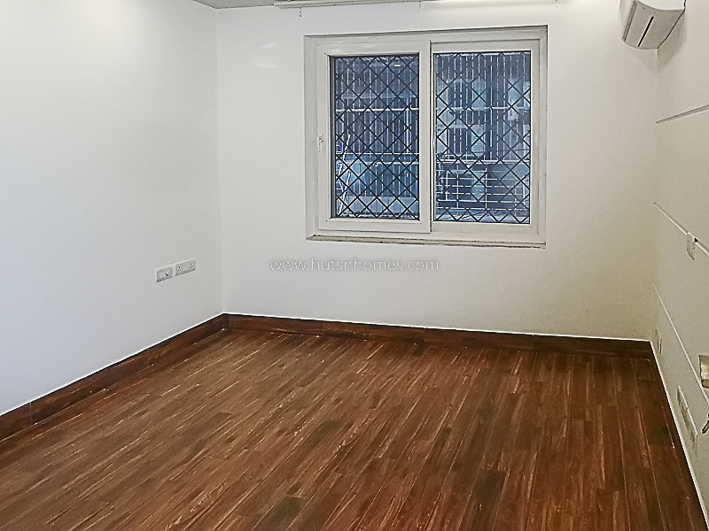 4 BHK Flat For Rent in Defence Colony