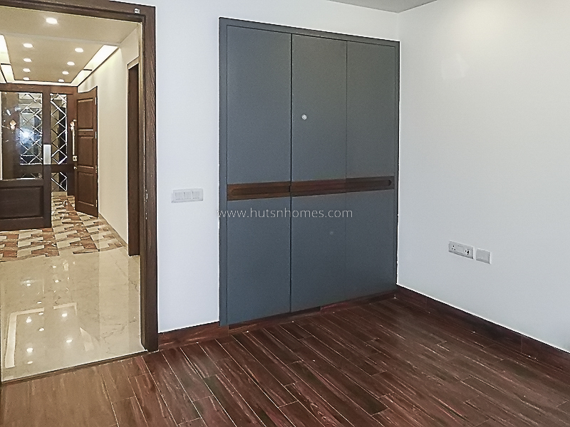 4 BHK Flat For Rent in Defence Colony
