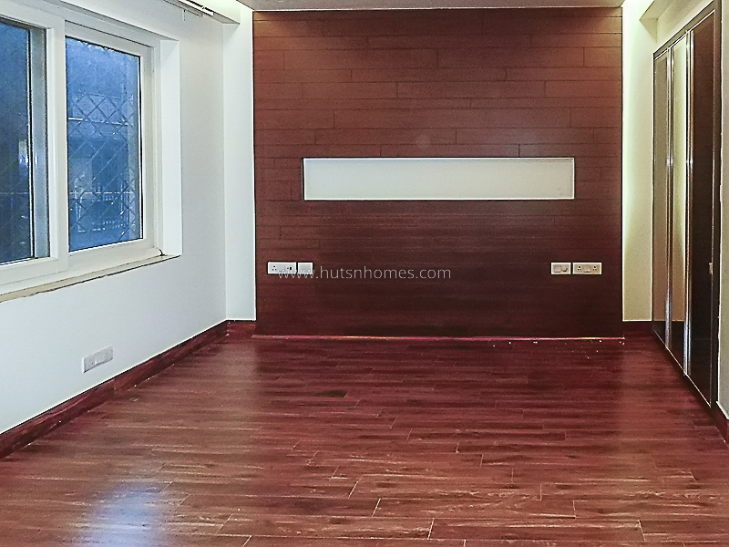 4 BHK Flat For Rent in Defence Colony