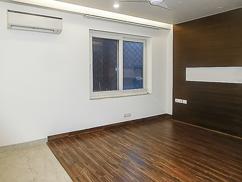 4 BHK Flat For Rent in Defence Colony
