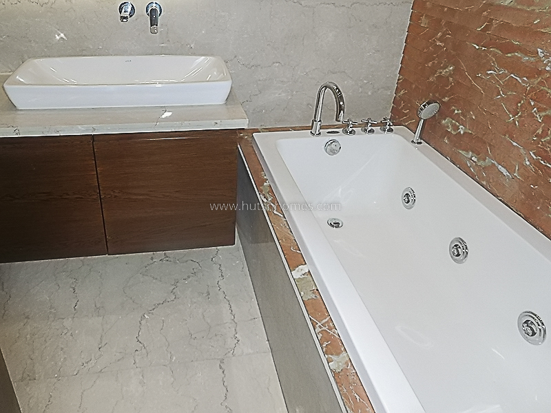 4 BHK Flat For Rent in Defence Colony