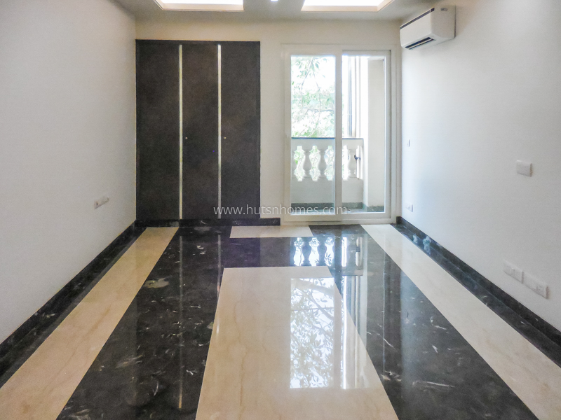 4 BHK Flat For Rent in Defence Colony