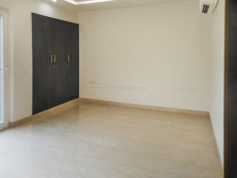 4 BHK Flat For Rent in Defence Colony