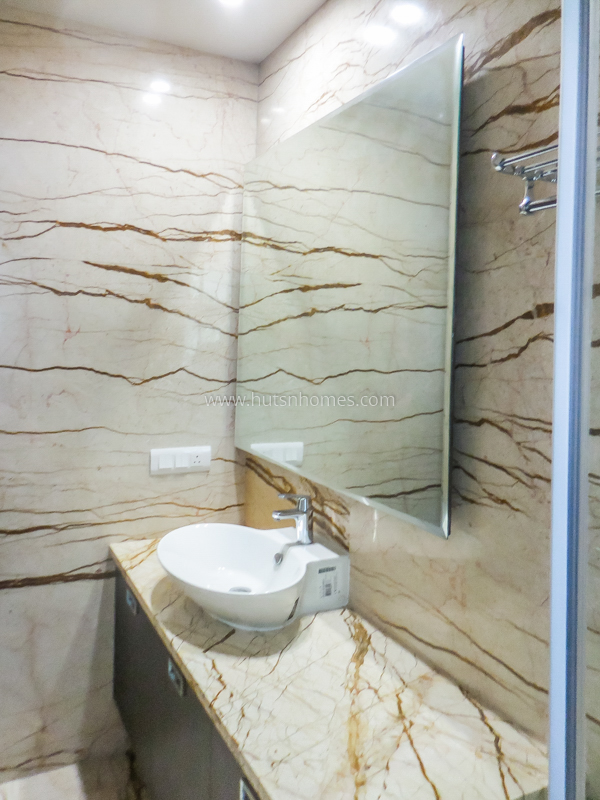 4 BHK Flat For Rent in Defence Colony