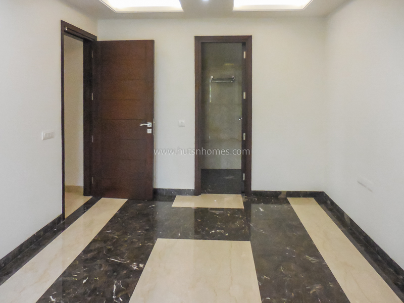 4 BHK Flat For Rent in Defence Colony