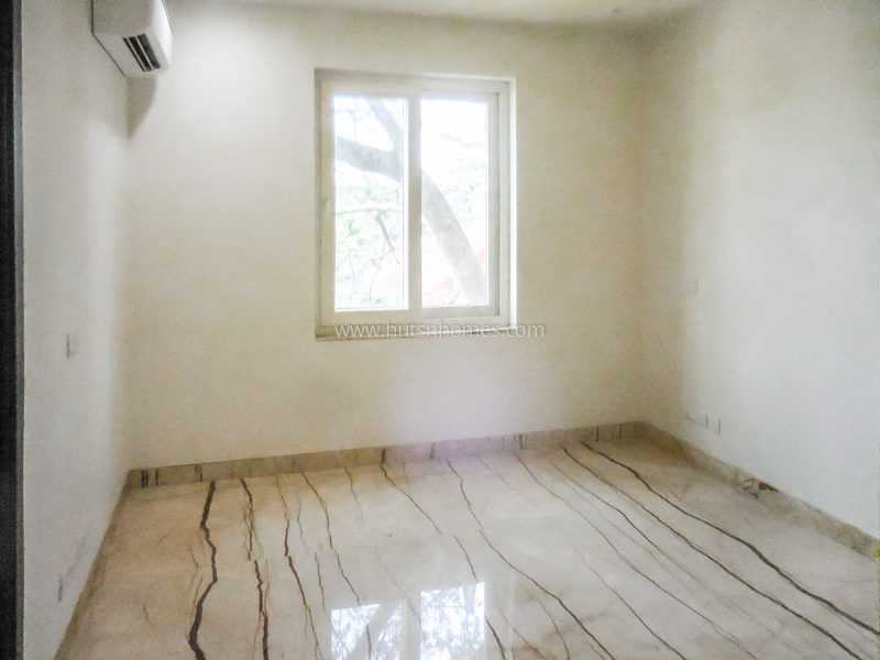 4 BHK Flat For Rent in Defence Colony